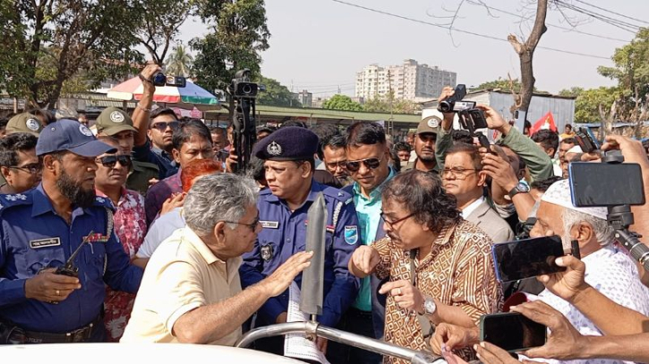 পরিবেশবাদীদের তোপের মুখে উপদেষ্টা