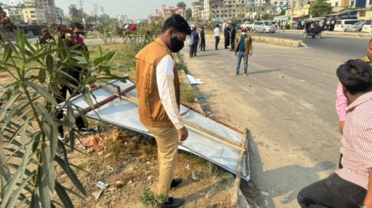 ’গ্রিন অ্যান্ড ক্লিন নারায়ণগঞ্জ’ অভিযানে ব্যানার-ফেস্টুন অপসারণ